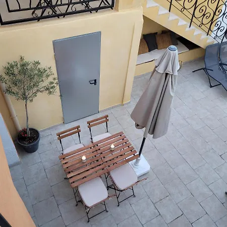 Appartement 4 pers refait à neuf dans cour au calme / centre village Bessan Exterior foto