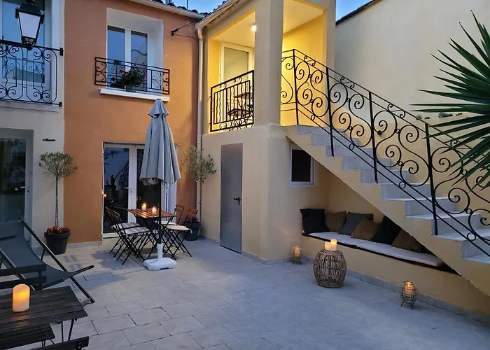 Appartement 4 pers refait à neuf dans cour au calme / centre village