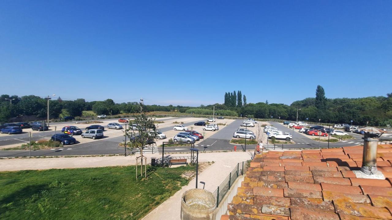 Hébergement de vacances 4 Pers Refait à Neuf Dans Cour Au Calme / Centre Village Bessan